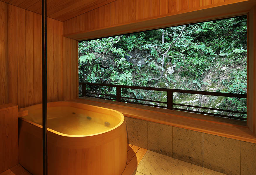 Nishimuraya Honkan ryokan over the willow canal, Kinosaki Onsen
