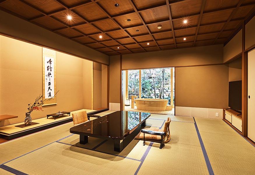 Nishimuraya Honkan ryokan over the willow canal, Kinosaki Onsen
