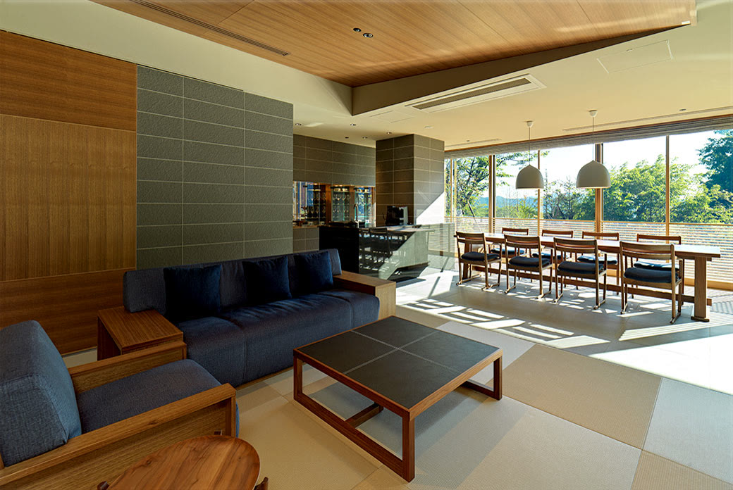 Ao no Za's suite with a private bath facing Lake Shikotsu